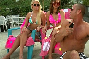 肉色丝袜脚交一区二区17c