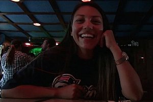 男生对女人屁股下面玩